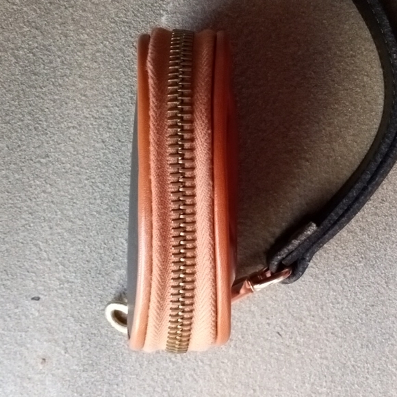 RARE! Vintage Dooney & Bourke AWL Black Big Duck Coin Purse Wristlet. - Picture 5 of 7